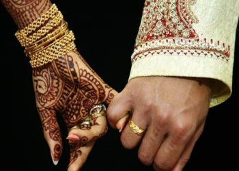 হিন্দু ছেলেকে বিয়ে করার কারণে পিতার হুমকির মুখে সানজিদা