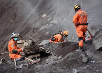 গুয়াতেমালায় অগ্ন্যুৎপাতে প্রাণহানি বেড়ে ৯৯, উদ্ধার অভিযান স্থগিত