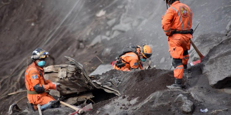 গুয়াতেমালায় অগ্ন্যুৎপাতে প্রাণহানি বেড়ে ৯৯, উদ্ধার অভিযান স্থগিত
