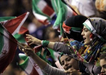 ইরানে ক্রমেই জনপ্রিয় হচ্ছে নারীদের ফুটবল