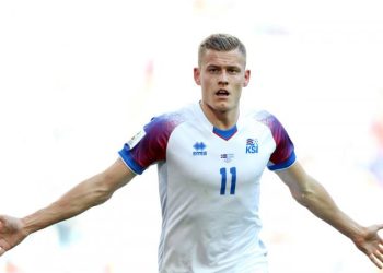 প্রথমার্ধে আর্জেন্টিনাকে এগিয়ে থাকতে দেয়নি আইসল্যান্ড