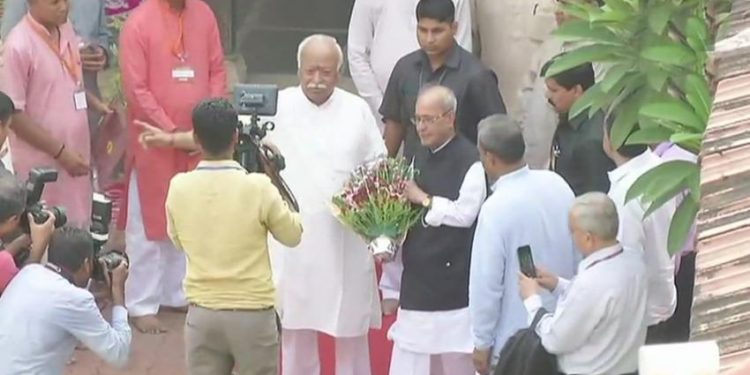 আরএসএসের প্রতিষ্ঠাতা ‘ভারত মায়ের মহান সন্তান’: প্রণব