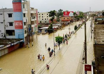 বিচ্ছিন্ন মৌলভীবাজার, পানিবন্দি ৩ লাখ মানুষ
