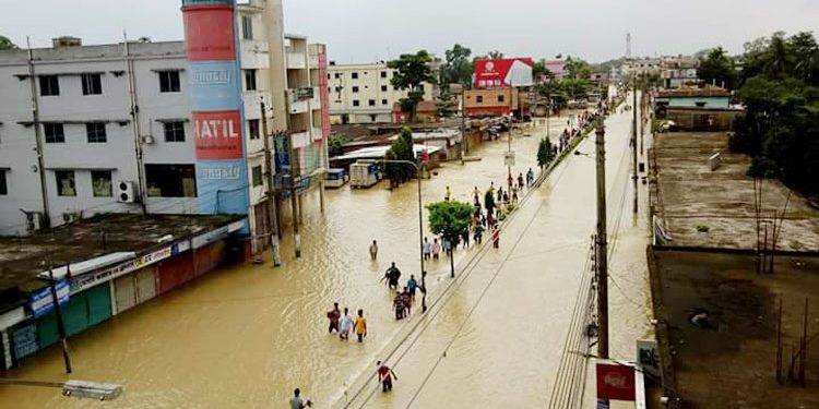 বিচ্ছিন্ন মৌলভীবাজার, পানিবন্দি ৩ লাখ মানুষ