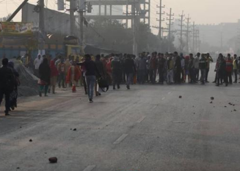 আশুলিয়ায় আজও পোশাক শ্রমিকদের মহাসড়ক অবরোধের চেষ্টা