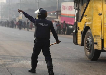 শ্রমিক নিহতের গুজবে ঢাকা-আরিচা মহাসড়কে ৩ ঘণ্টা অবরোধ