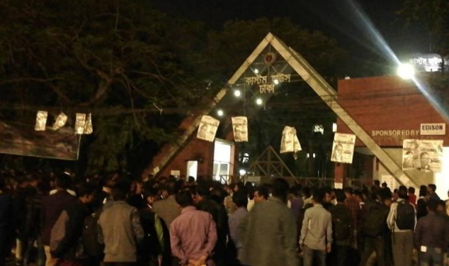 শাহজালালে কাস্টম হাউস অবরুদ্ধ করে রেখেছেন এজেন্টরা