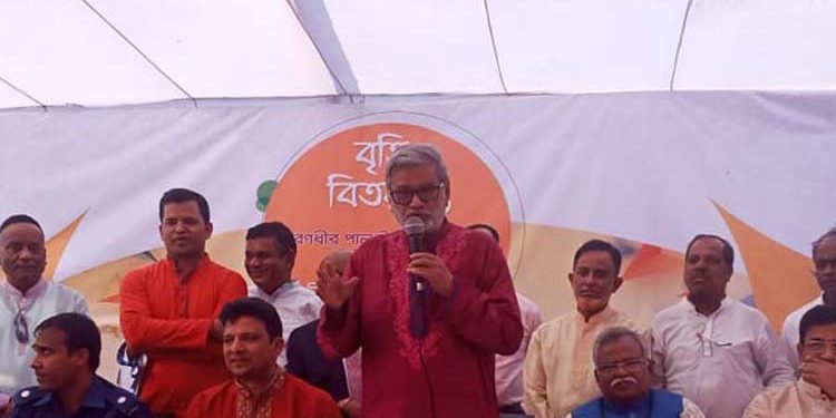 ‘দেশকে পরাধীন করতে কিছু লোক পাঁয়তারা করছে’