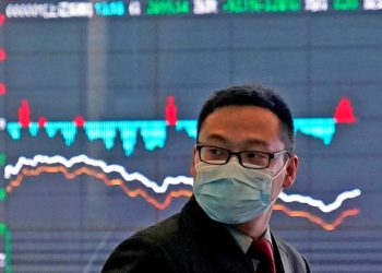 করোনা নিয়ে হিমশিম অর্থনৈতিক নীতিনির্ধারকরা