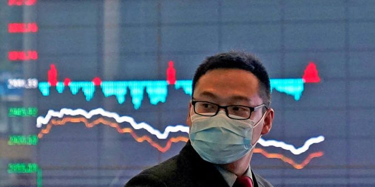 করোনা নিয়ে হিমশিম অর্থনৈতিক নীতিনির্ধারকরা