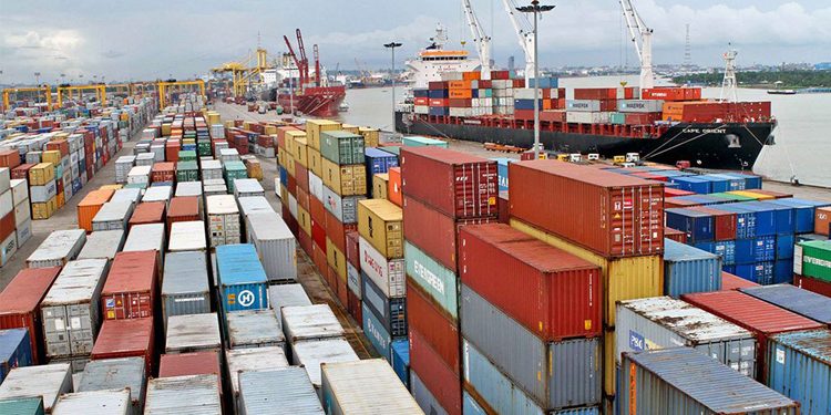 নিলামে উঠছে চট্টগ্রাম বন্দরে আদা, রসুন ও পেঁয়াজ ভর্তি কন্টেইনার