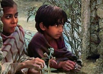 রঙিন বিতর্কে সত্যজিৎ রায়ের ‘পথের পাঁচালী’