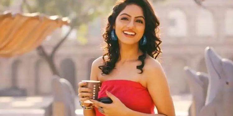 করোনায় আক্রান্ত মা, সাহায্য চাইলেন অভিনেত্রী