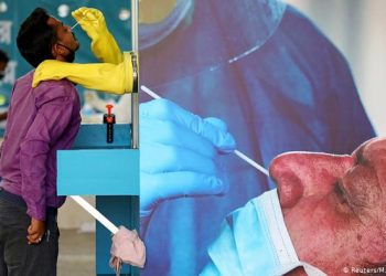 করোনায় সরকারের চুরি ও দূর্নীতিতে অতিষ্ঠ জনগন