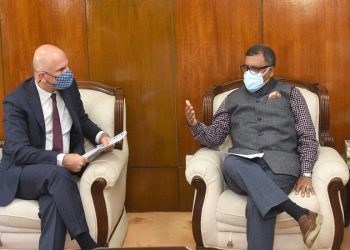 ‘পর্যায়ক্রমে দেশের সব মানুষই ভ্যাকসিন পাবে’