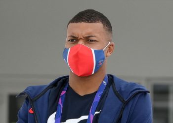 দলের বর্ণবাদবিরোধী অবস্থানে গর্বিত এমবাপে