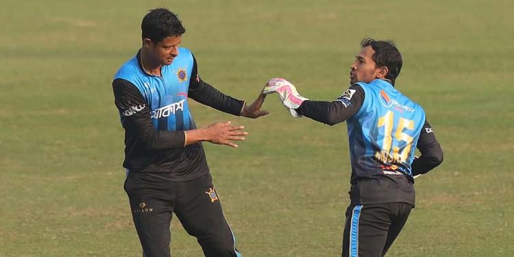 ‘মুশফিক বড় ভাইয়ের মত, উনি শাসন করতেই পারেন’