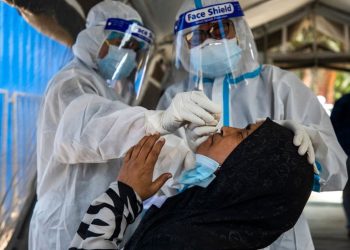 ১১ সপ্তাহ পর দেশে করোনা শনাক্ত ১০০ ছাড়ালো