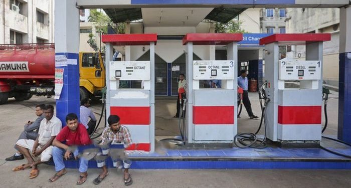 জ্বালানি তেলের দাম কমার আভাস
