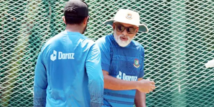 আগ্রাসী ক্রিকেট মানেই স্টেডিয়ামের বাইরে বল পাঠানো নয়: হাথুরুসিংহে