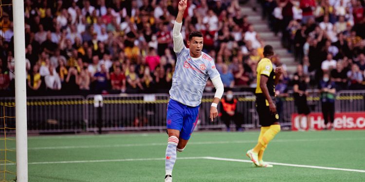 বেতন কমানোর পরও প্রিমিয়ার লিগের সর্বোচ্চ পারিশ্রমিক রোনালদোর