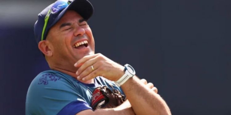 পদত্যাগ করেননি রাসেল ডমিঙ্গো