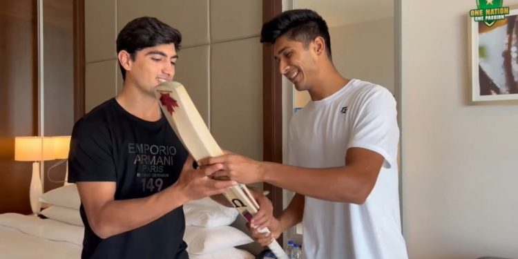 বন্যার্তদের সাহায্যার্থে সেই ব্যাট নিলামে তুলছেন নাসিম