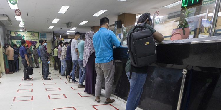 বুধবার থে‌কে স্বাভাবিক নিয়মে ব্যাংকিং