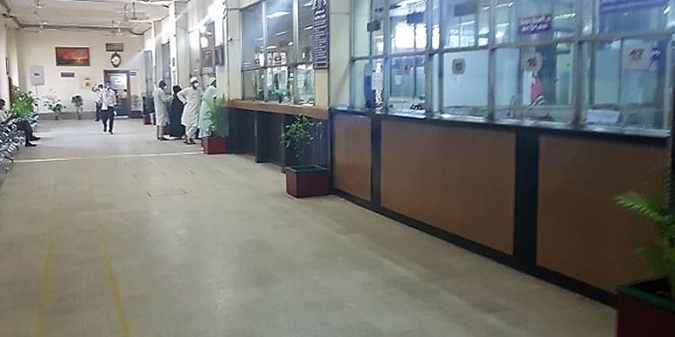 ব্যাংক পাড়ায় এখনও ঈদের আমেজ