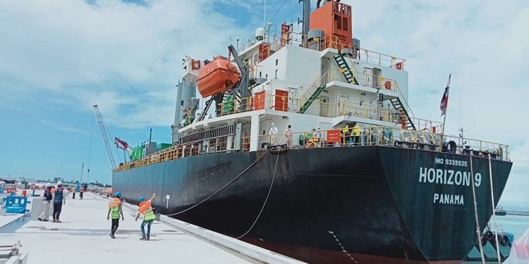 মাতারবাড়ি সমুদ্র বন্দরে ২য় জেটিতে ভিড়েছে ১ম জাহাজ