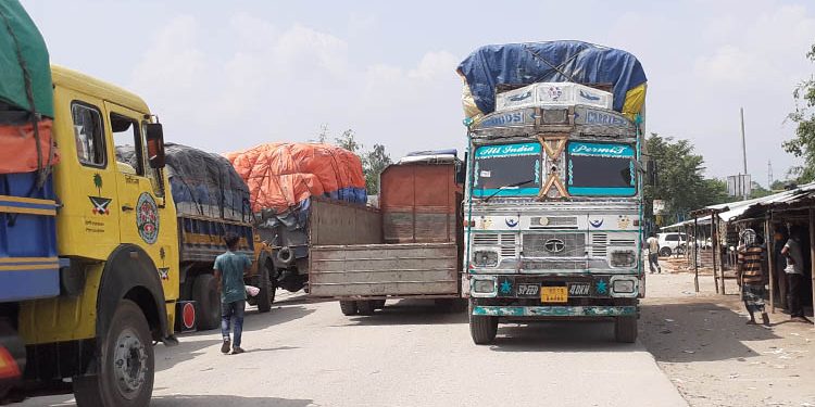 ১২ দিন পর বাংলাবান্ধা দিয়ে আমদানি-রপ্তানি শুরু