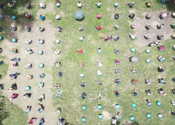 প্রধানমন্ত্রীর আহ্বানে ১ হাজার পরিবারকে ঈদ উপহার দিলো যুবলীগ