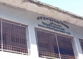 স্কুলে না এলে শিক্ষার্থীদের থেকে জরিমানা আদায়